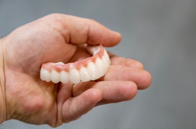総入れ歯で噛むと痛い４つの原因｜高松市で総入れ歯専門の吉本歯科医院